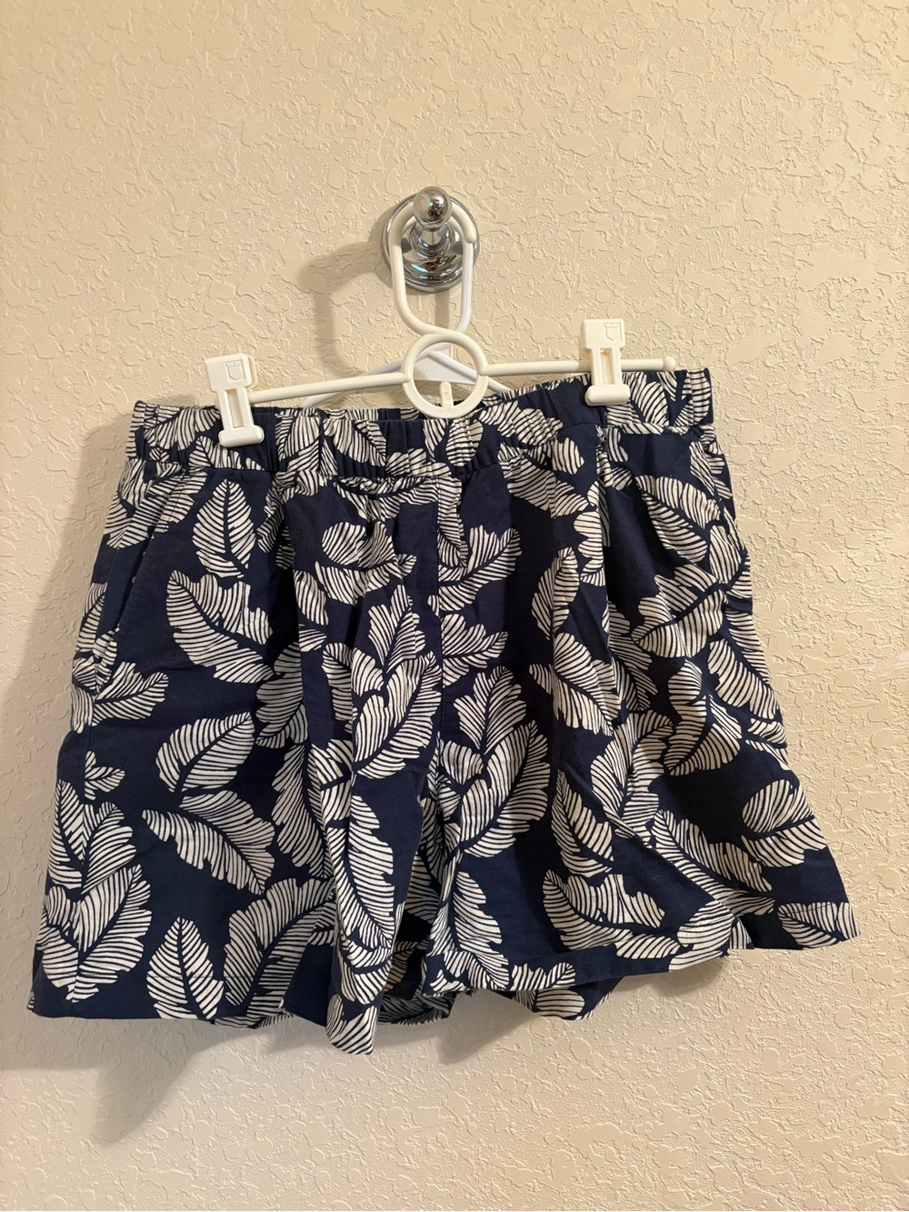 Uniqlo Navy and White Leaf-Print Relaxed Women’s Shorts